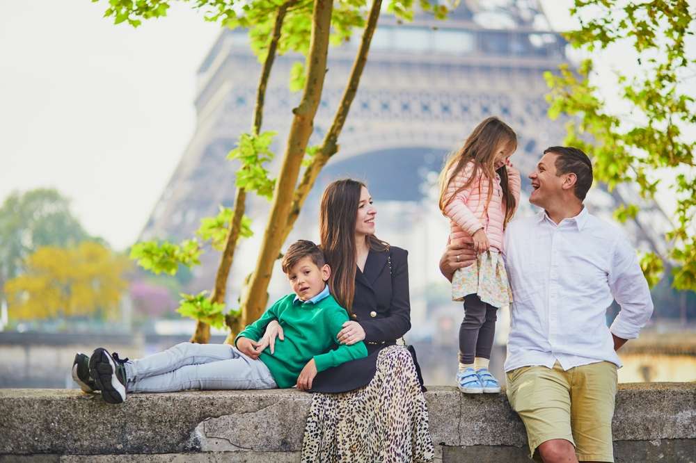 Discover Paris with your family from our hotel in Paris 9