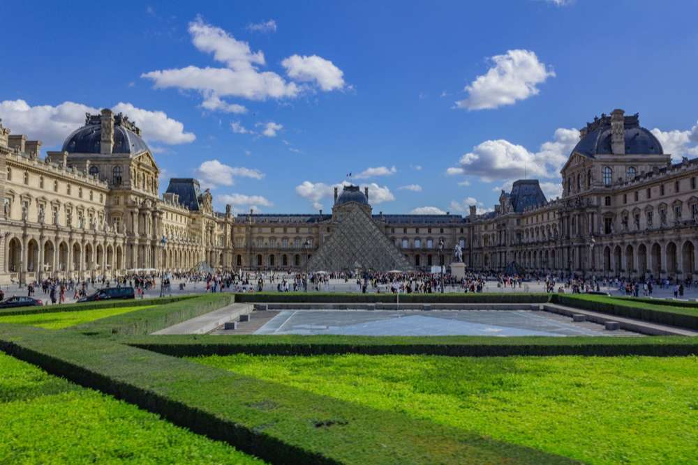 Le musée du Louvre à Paris