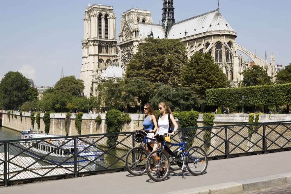C’est le printemps : voici pourquoi il faut profiter de Paris à vélo !