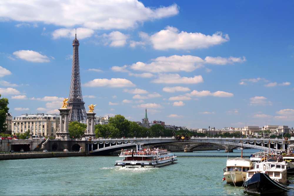 Visit Paris with a barge or bus tour