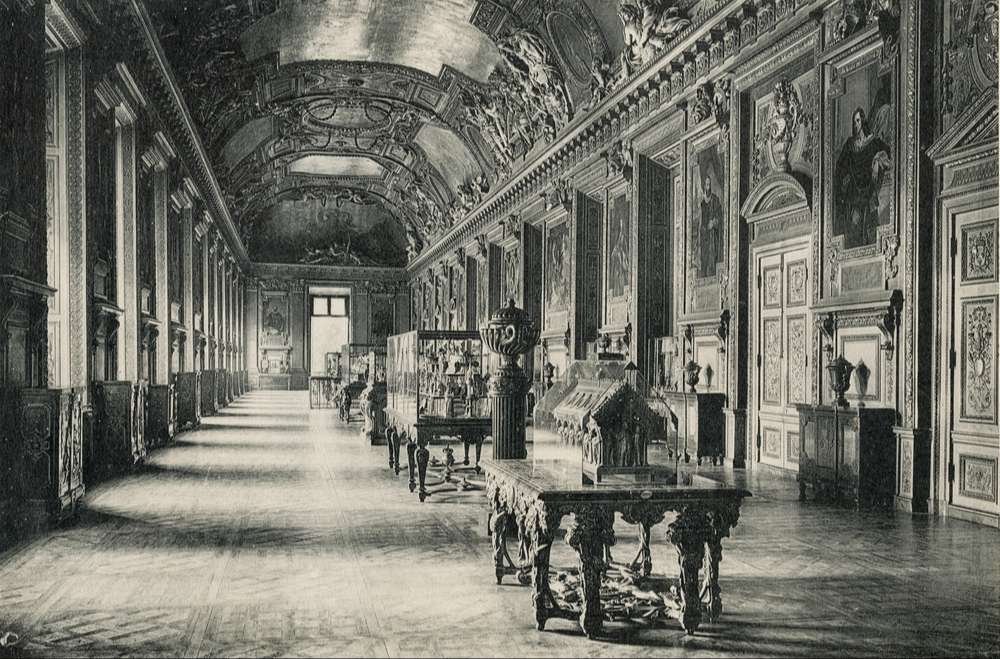 Galerie Apollon du Louvre en 1900